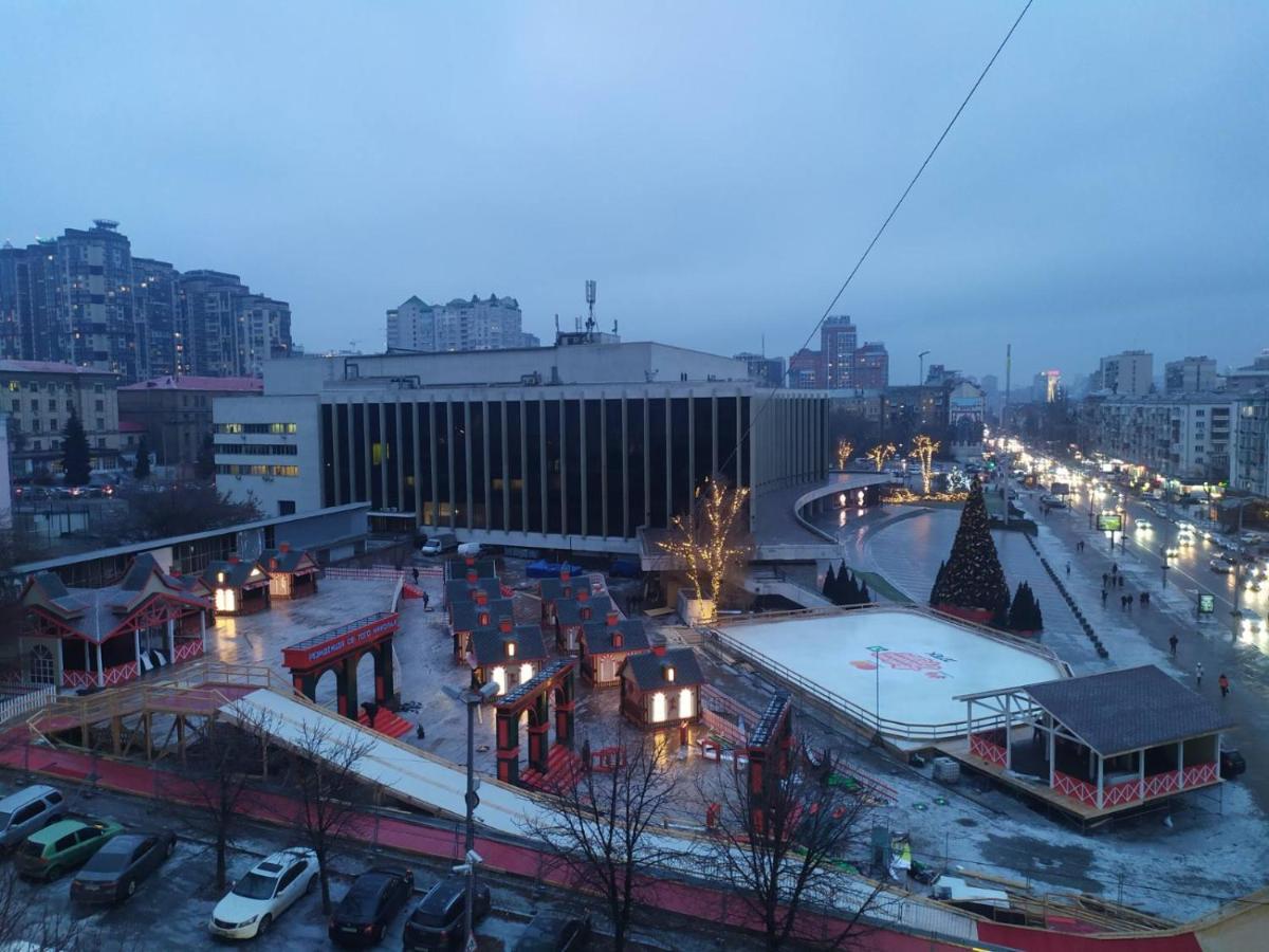 7 Sky On Yevhena Konovaltsia Hotell Kiev Exteriör bild