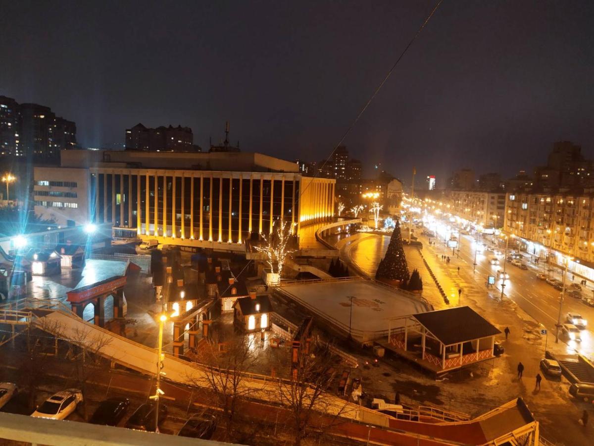 7 Sky On Yevhena Konovaltsia Hotell Kiev Exteriör bild