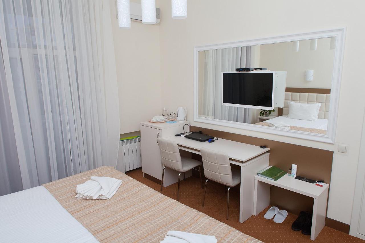 7 Sky On Yevhena Konovaltsia Hotell Kiev Exteriör bild