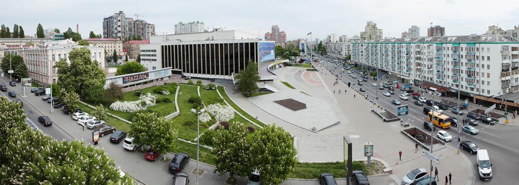 7 Sky On Yevhena Konovaltsia Hotell Kiev Exteriör bild