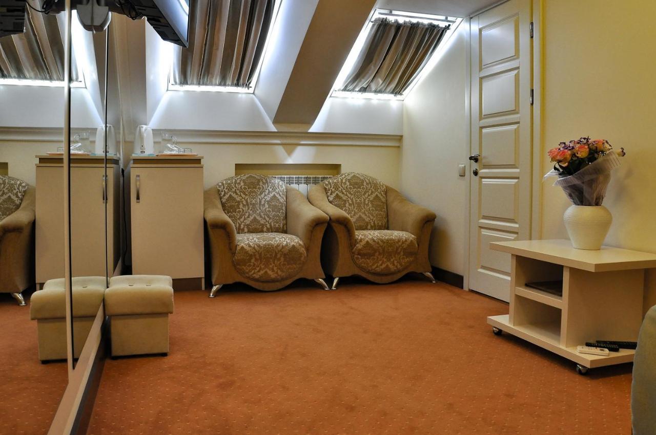 7 Sky On Yevhena Konovaltsia Hotell Kiev Exteriör bild