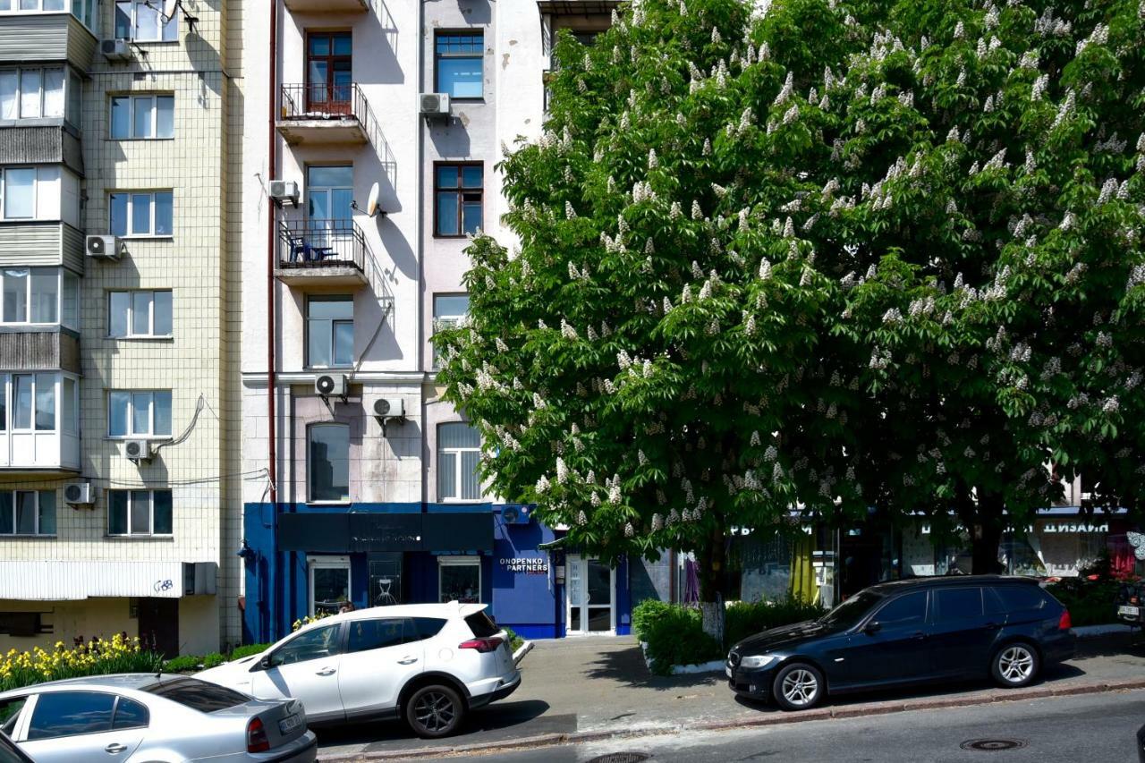 7 Sky On Yevhena Konovaltsia Hotell Kiev Exteriör bild