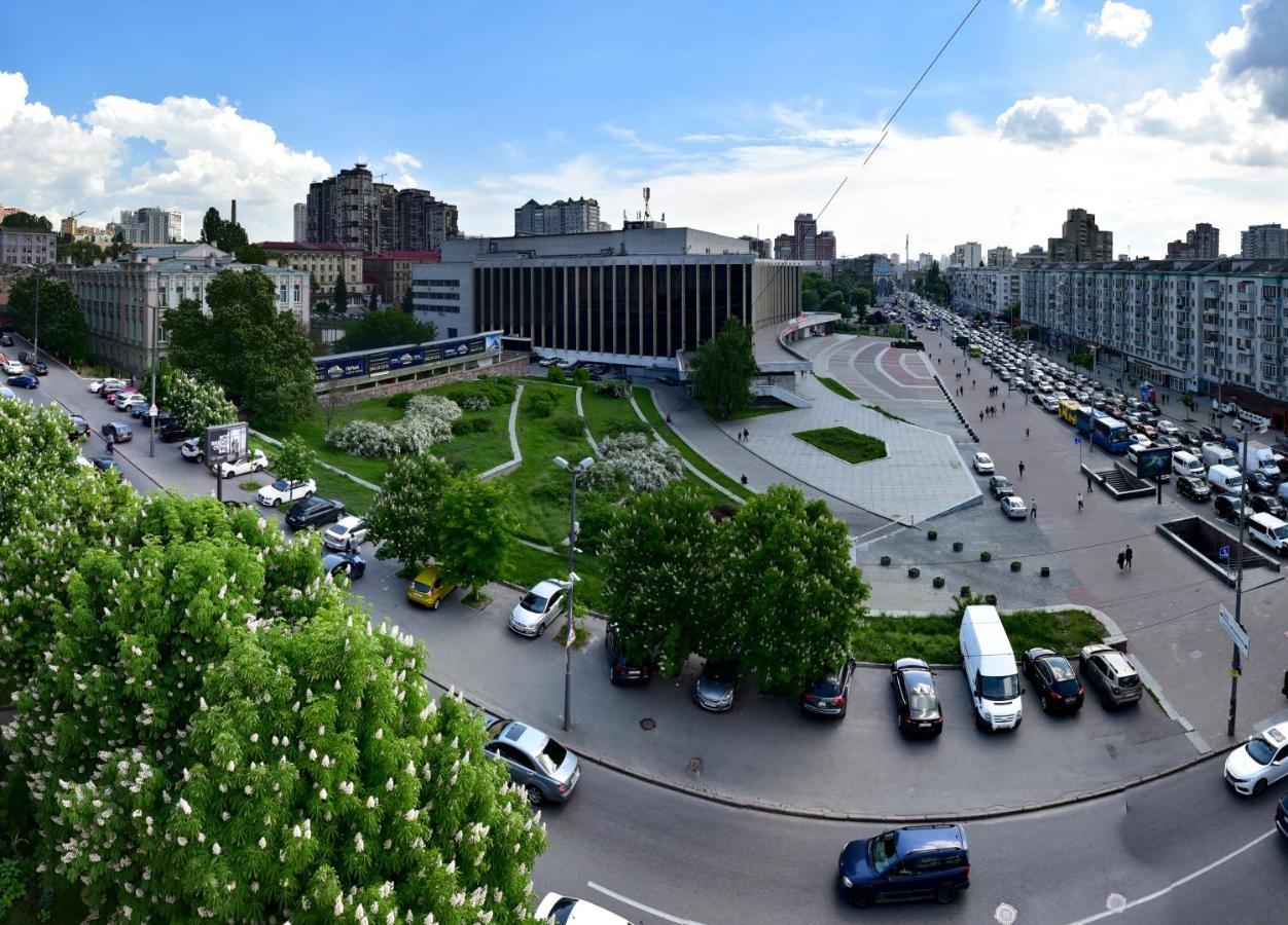 7 Sky On Yevhena Konovaltsia Hotell Kiev Exteriör bild